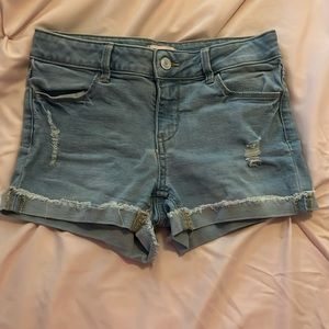 girls light washed jean shorts